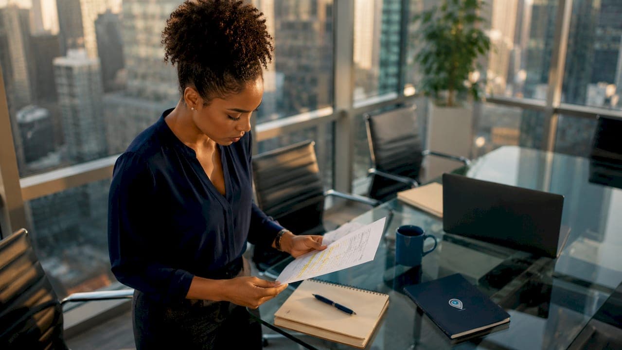 How to Screen Job Applicants Efficiently in 2026